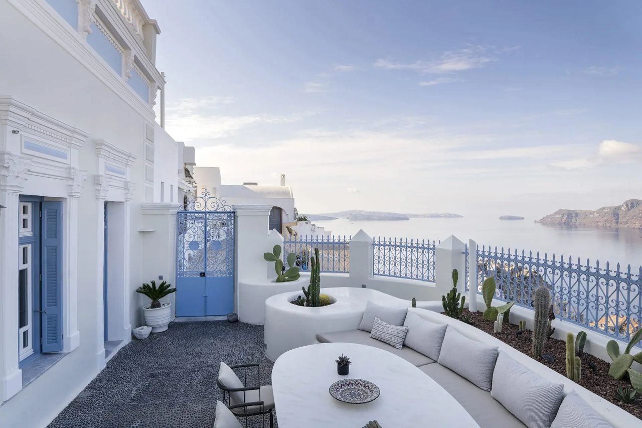 Oia Mansion's front yard - 4 Bedroom Luxury Villa Rental Santorini