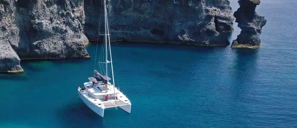 Oia Mansion – Luxury 4-Schlafzimmer-Villa zur Miete in Santorin – Catamaran Exkursionen Über die Kristallklaren Gewässer Santorins