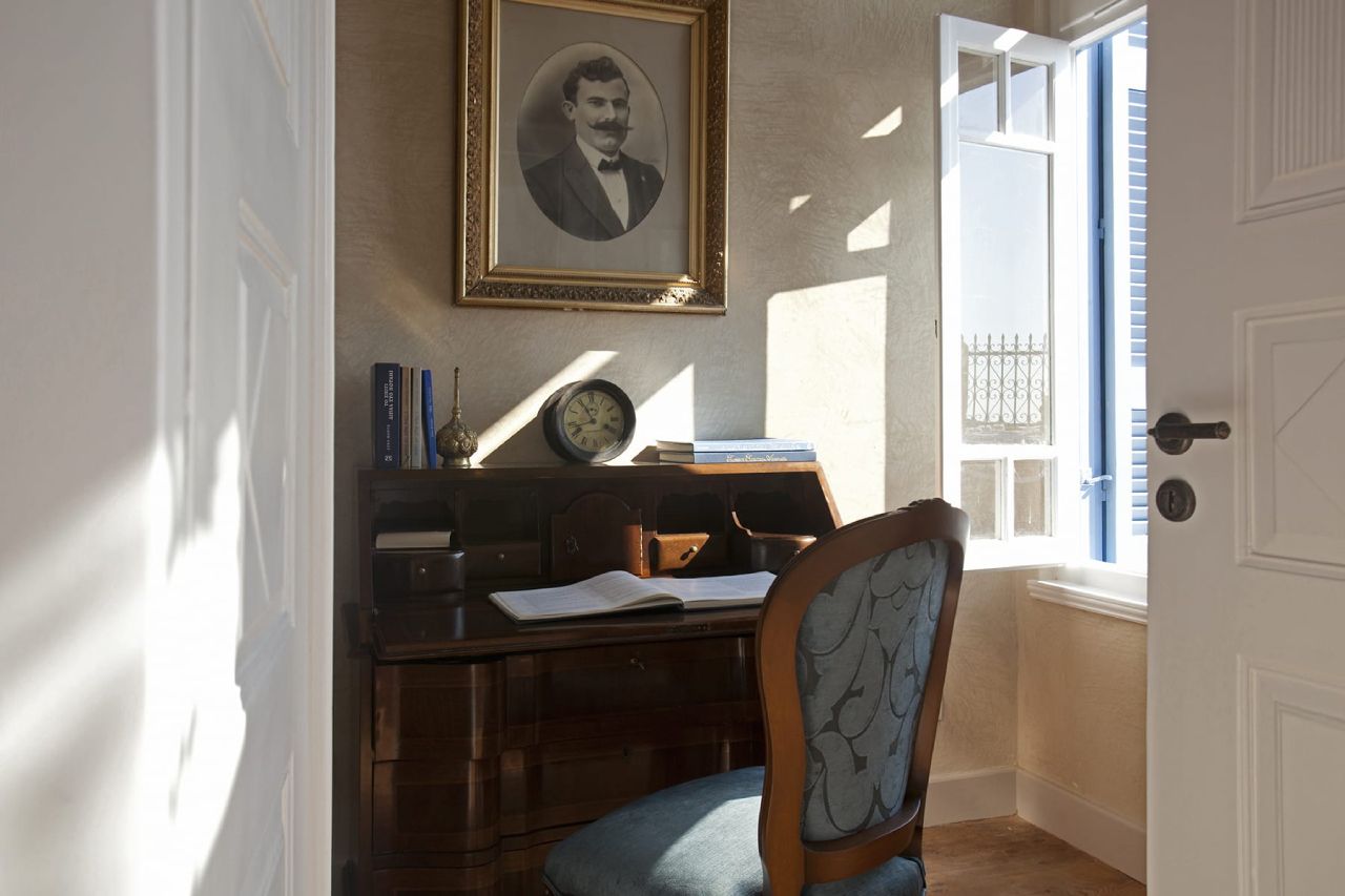 Oia Mansion - Luxurious Mansion rental in Santorini - Timeless Aesthetic