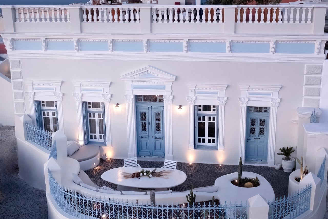 Oia Mansion's Facade - 4 Bedroom Luxury Villa Rental Santorini - Cultural Heritage Building
