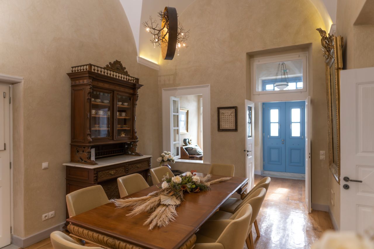 Oia Mansion - Luxurious Mansion rental in Santorini - Elegant Aesthetic