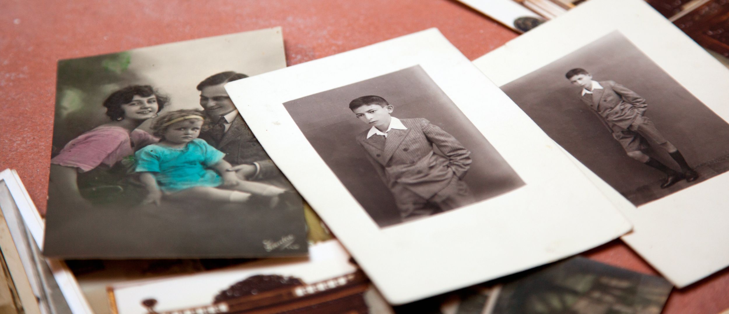 oia-mansioOia Mansion since 1870 - Luxurious 4 Bedroom Mansion Rental in Santorinin-santorini-villa-rental-historical-journey-banner-4 Oia Mansion since 1870 - Luxurious 4 Bedroom Mansion Rental in Santorini