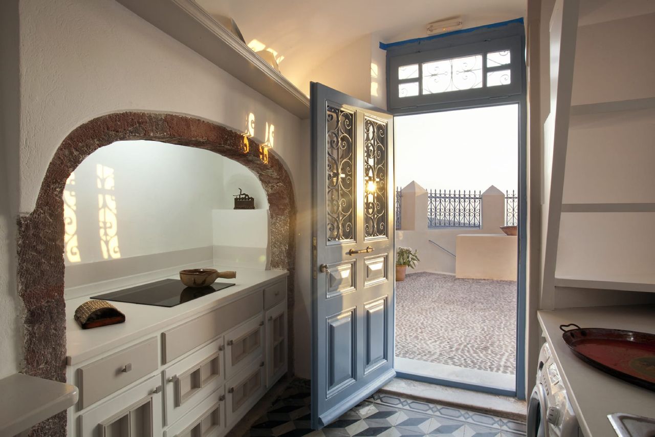 Oia Mansion - Luxurious Mansion Rental in Santorini - Kitchen door leading to front yard