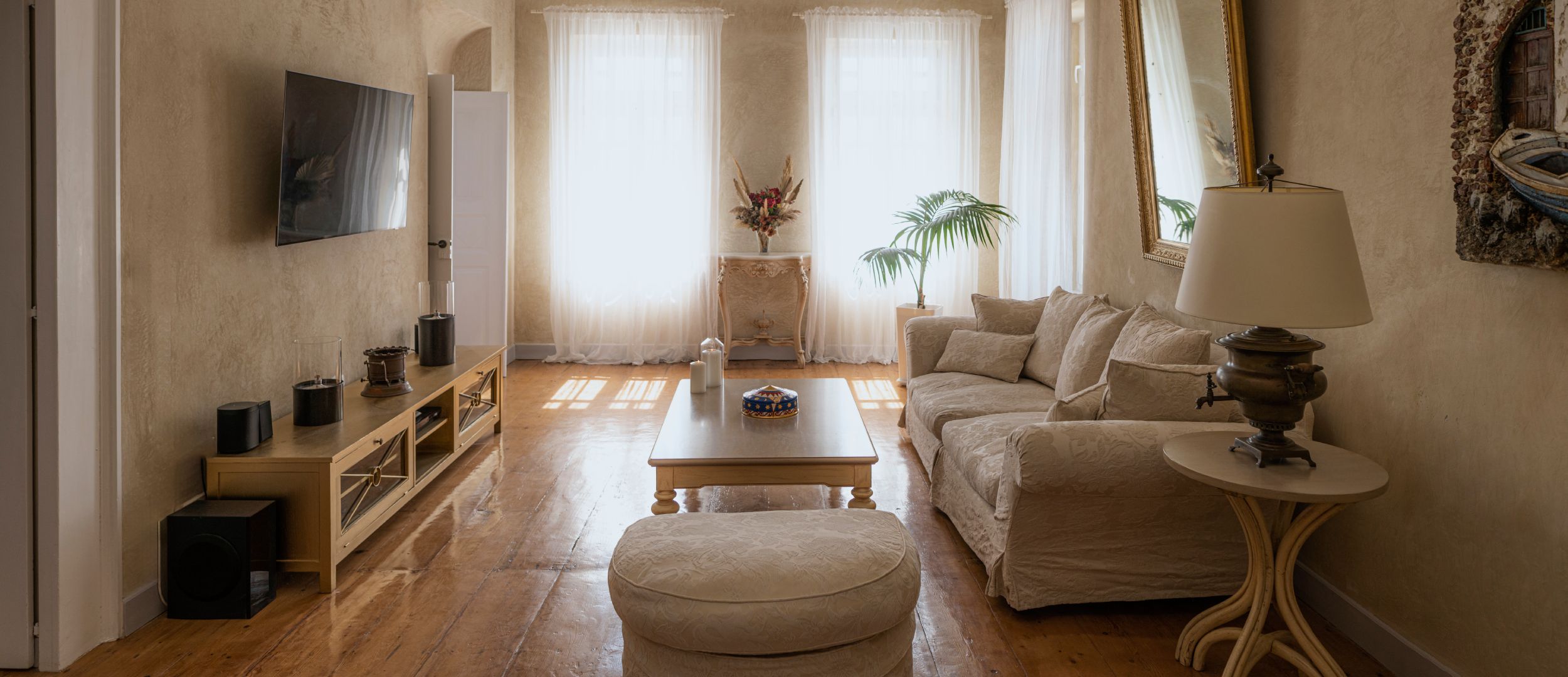 Oia Mansion - Luxurious Mansion rental in Santorini - Elegant Aesthetic