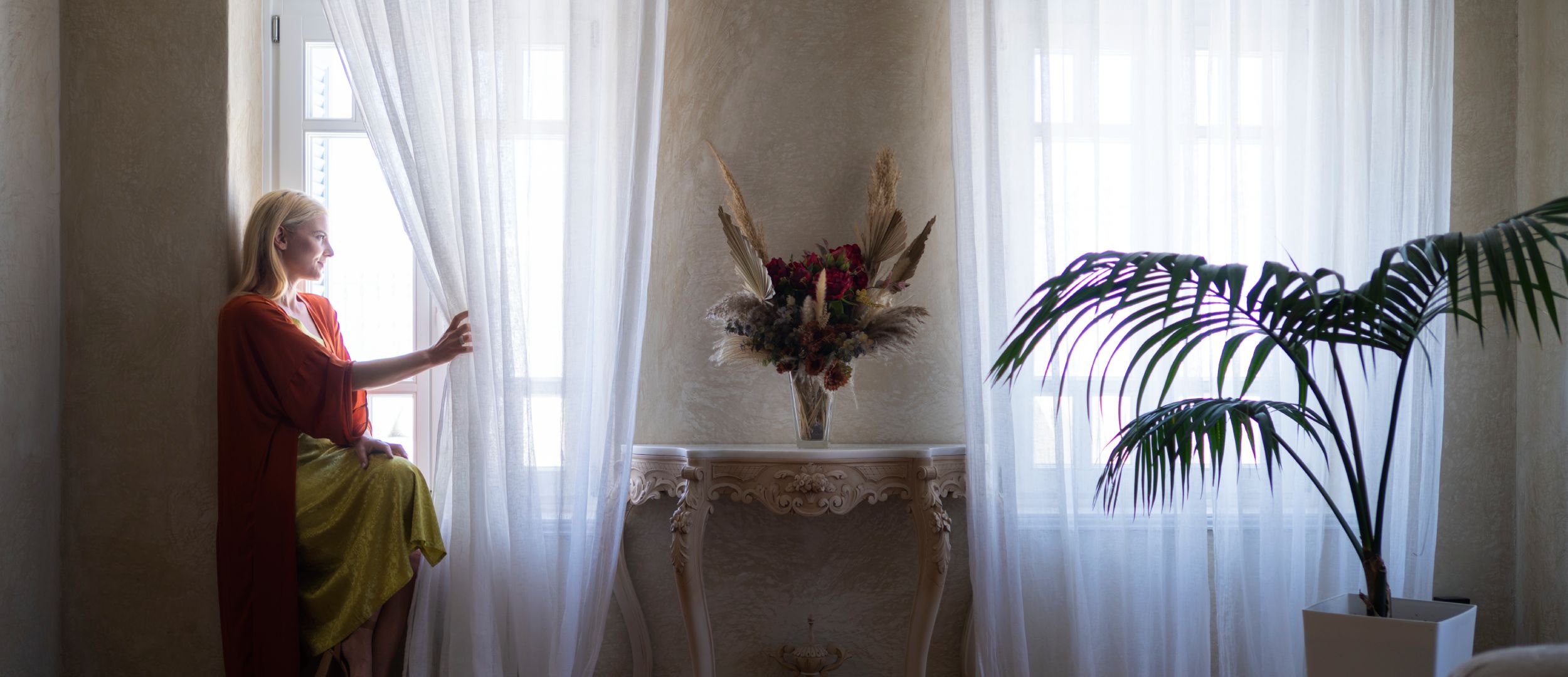 Oia Mansion - Luxurious 4 Bedroom Mansion Rental in Santorini - Elegant Aesthetic