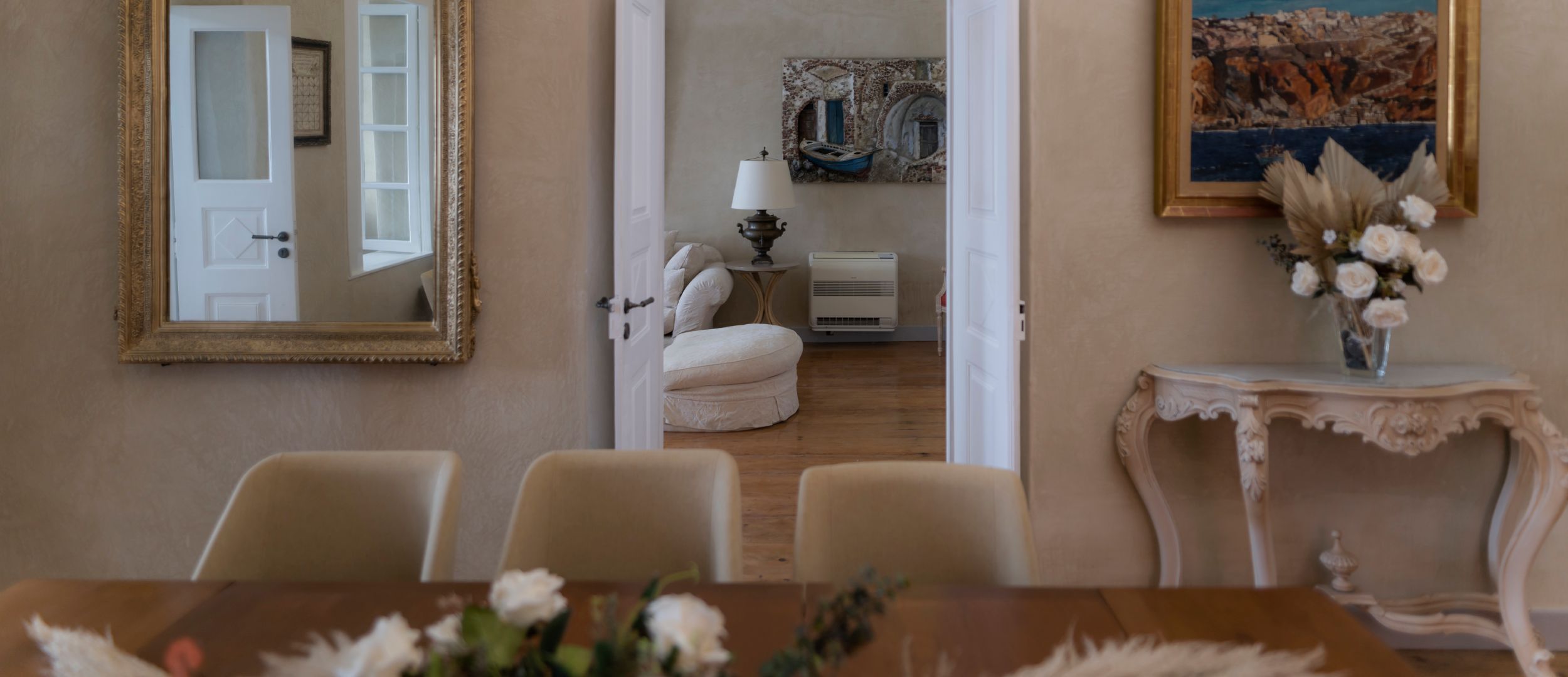 Oia Mansion - Luxurious 4 Bedroom Mansion Rental in Santorini - Elegant Aesthetic