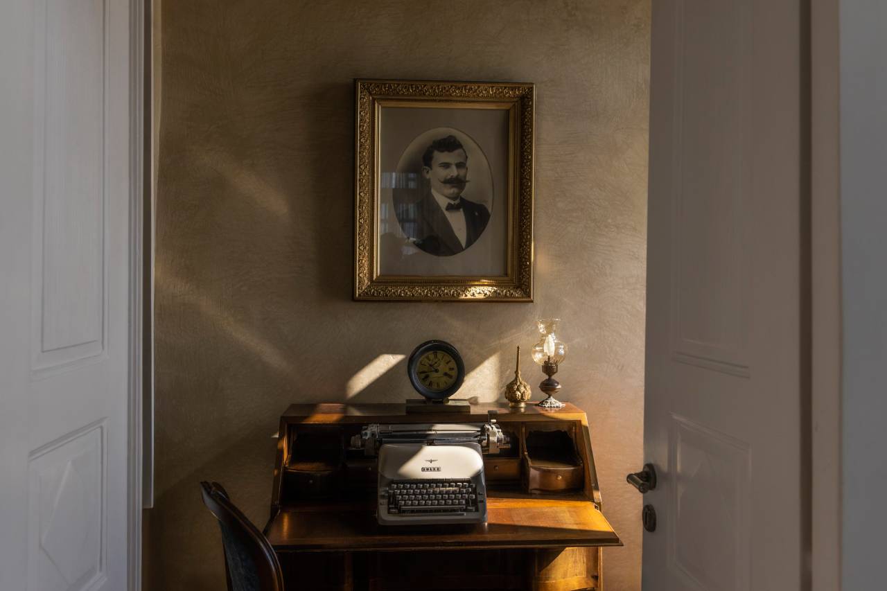 Oia Mansion - Luxurious Mansion rental in Santorini - Sea Captain's Office