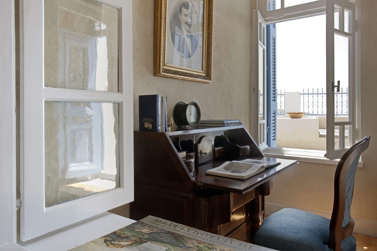 Oia Mansion - Luxurious Mansion rental in Santorini - Elegant Aesthetic