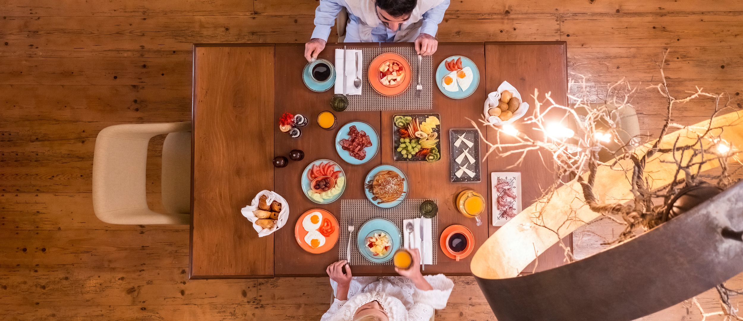 Oia Mansion - Luxurious 4 Bedroom Mansion Rental in Santorini - Eatting Delicious Breakfast Oia Mansion - Luxurious 4 Bedroom Mansion Rental in Santorini - Eatting Delicious Breakfast