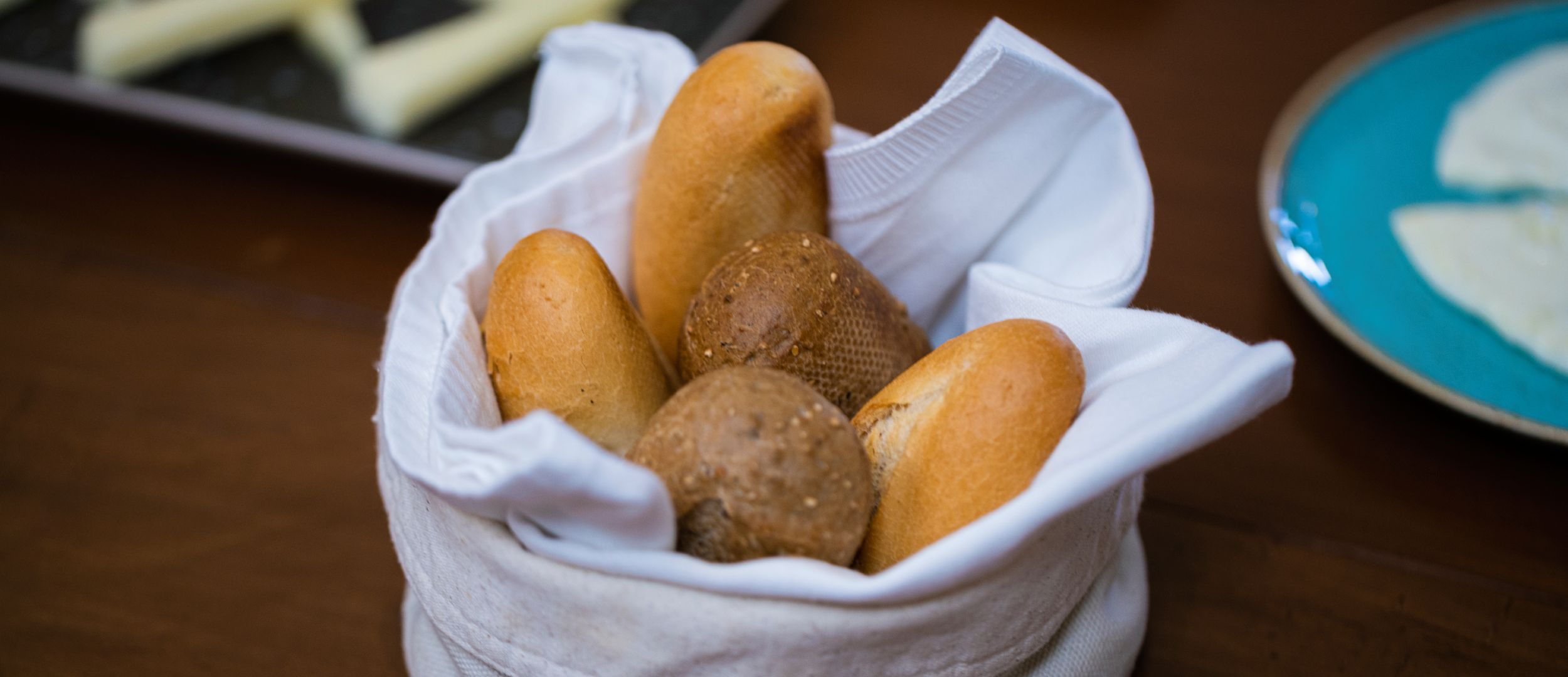 Oia Mansion - Luxurious 4 Bedroom Mansion Rental in Santorini - Eatting Delicious Breakfast Oia Mansion - Luxurious 4 Bedroom Mansion Rental in Santorini - Eatting Delicious Breakfast